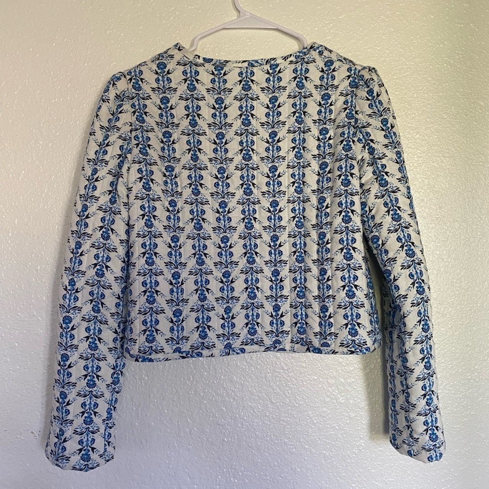 Caroline Constas Blue/White Floral Quilted Linen cottagecore Tie-Front Jacket - Picture 4 of 5